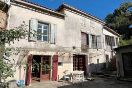 €101650 - 2 Bedroom House with Studio Near Verteuil-sur-Charente