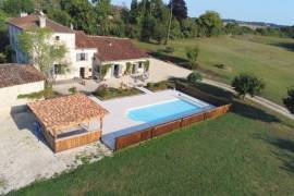 €494000 - Beautiful 4 Bedroom House with over One Hectare of Land And Swimming Pool