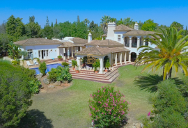 Detached 5 bedroom paradise villa with swimming pool