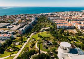 Land with approved project for the construction of a residential and commercial/service building - Historic center of Porto Salvo - Oeiras