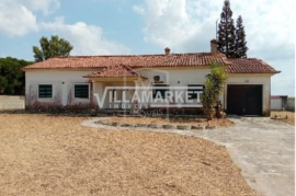 3 bedroom bank farm with 5000 m2 of land located in Salvaterra de Magos