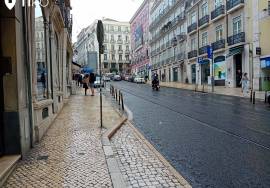 Chiado store in the heart of Lisbon for business or investment