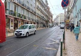 Chiado store in the heart of Lisbon for business or investment