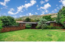 Luxury 4 Bed House For Sale in Roodepoort Johannesburg South