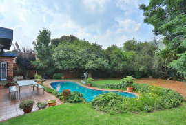 Luxury 4 Bed House For Sale in Roodepoort Johannesburg South