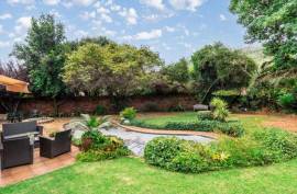 Luxury 4 Bed House For Sale in Roodepoort Johannesburg South