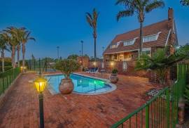 Stunning 4 Bed Villa For Sale in Port Elizabeth South