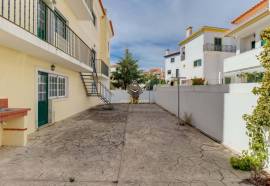 SEMI-DETACHED HOUSE WITH 4 BEDROOMS AND GARAGE IN MANTEIGADAS - SETÚBAL