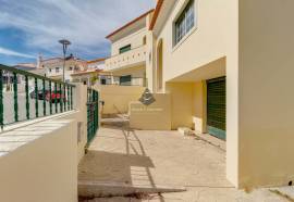 SEMI-DETACHED HOUSE WITH 4 BEDROOMS AND GARAGE IN MANTEIGADAS - SETÚBAL