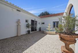 Lagoa - Stunning 4+1 bedroom villa with pool area and magnificent gardens