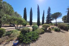 Beautiful Exceptional House Formerly Attached To A Wine-Growing Estate Set In The Heart Of The Vineyards, Offering Spacious Living Accommodation Of 435 M2 On A Plot Of 3254 M2.