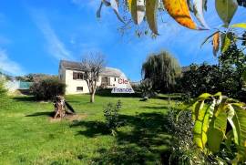 Detached House with Garden in Quiet Location