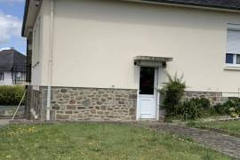 Traditional Detached House with Garden