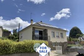 Traditional Detached House with Garden