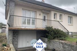 Traditional Detached House with Landscaped Garden