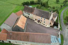 Detached Country House with Outbuilding