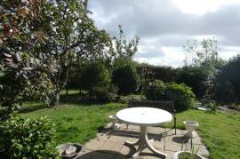 Detached Country House with Lovely Garden