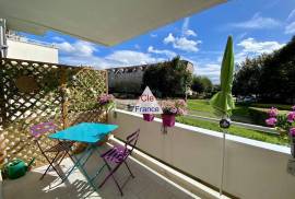 Beautiful Apartment with a View from Terrace