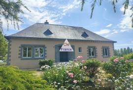 Detached House with Landscaped Garden