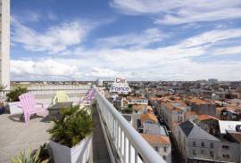 Coastal Apartment with Panoramic Views