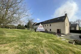 Detached Country House with Outbuilding