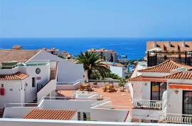 1 Bed Apartment with Sea Views For Sale in Los Diamantes, Los Cristianos 229,950€