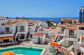 1 Bed Apartment with Sea Views For Sale in Los Diamantes, Los Cristianos 229,950€