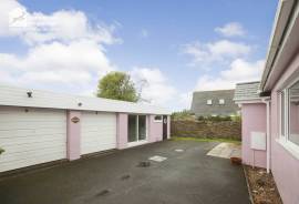 2 bedroom, Detached house for sale