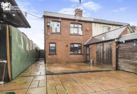 3 bedroom, Semi-detached house for sale