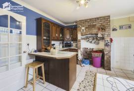 3 bedroom, Semi-detached house for sale