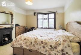 3 bedroom, Semi-detached house for sale