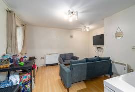 2 bedroom, Ground floor flat for sale