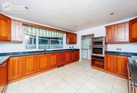 6 bedroom, Detached house for sale