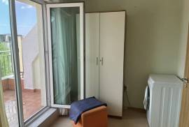 Spacious top floor 1 BED apartment, 89 s...