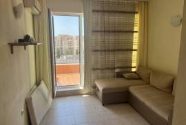 Spacious top floor 1 BED apartment, 89 s...