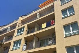 Spacious top floor 1 BED apartment, 89 s...