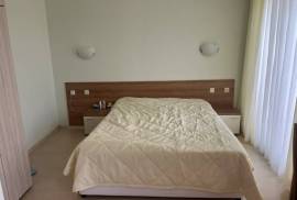 Spacious top floor 1 BED apartment, 89 s...