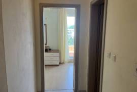 Spacious top floor 1 BED apartment, 89 s...