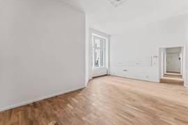 Ready to move! Spacious 3-room apartment in Schillerkiez