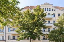 Ready to move! Spacious 3-room apartment in Schillerkiez