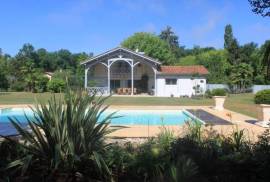 Stunning Character Property with Gite and Pool in the Heart of the Landes Forest