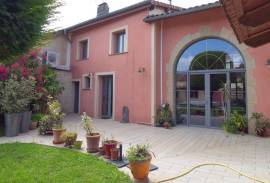 House with garden, pool and garage