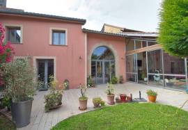 House with garden, pool and garage