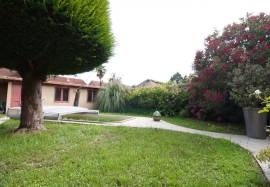 House with garden, pool and garage