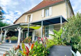 Maison B&B with mountains Pyrenees view