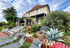 Maison B&B with mountains Pyrenees view