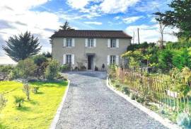 Maison B&B with mountains Pyrenees view