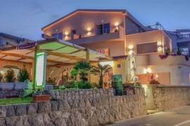 Seafront house with restaurant on Pag island