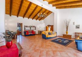 Very attractive and private 6 bedroom quinta with annex & pool  in 4,400m2 of land near São Brás de Alportel.