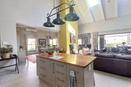 Luxury 5 Bed Villa For Sale In Montagu South